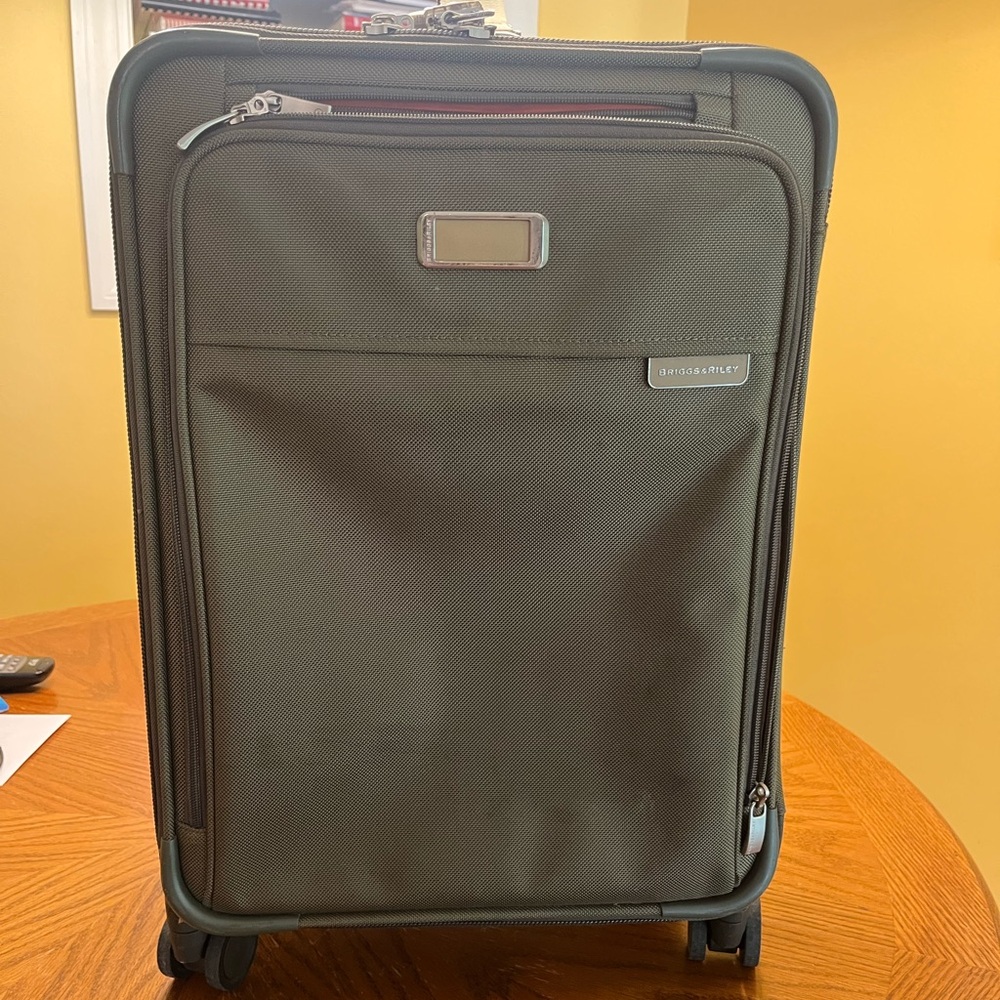 Briggs & Riley Essential 22” carry on expandable luggage